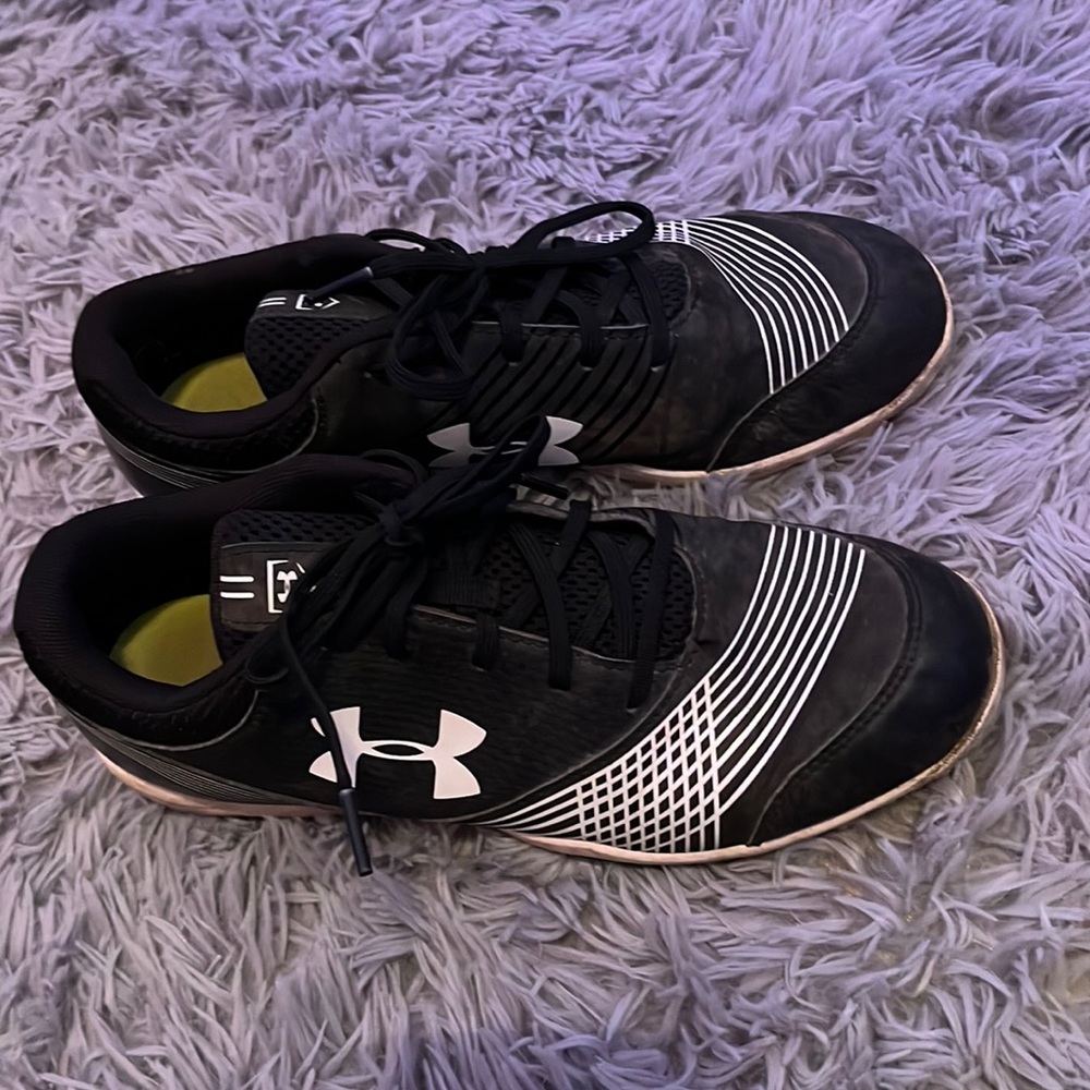 Athletic cleats